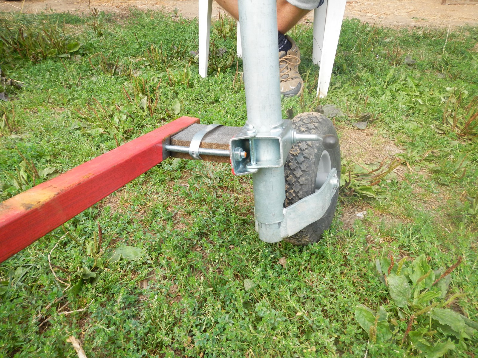 Détail de la roue jockey à l'avant