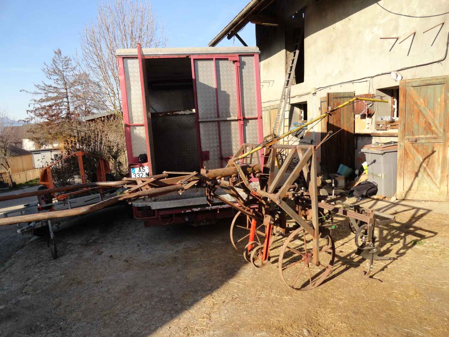 Le brancalonnier attelé sur son porte-outil