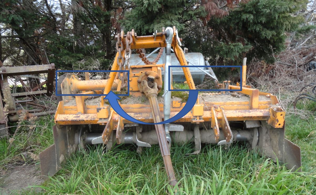 L’axe d’entrainement a été changé de côté, afin de changer le sens de rotation des dents.