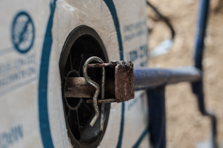 Goupille verrouillant l'axe porte rouleau