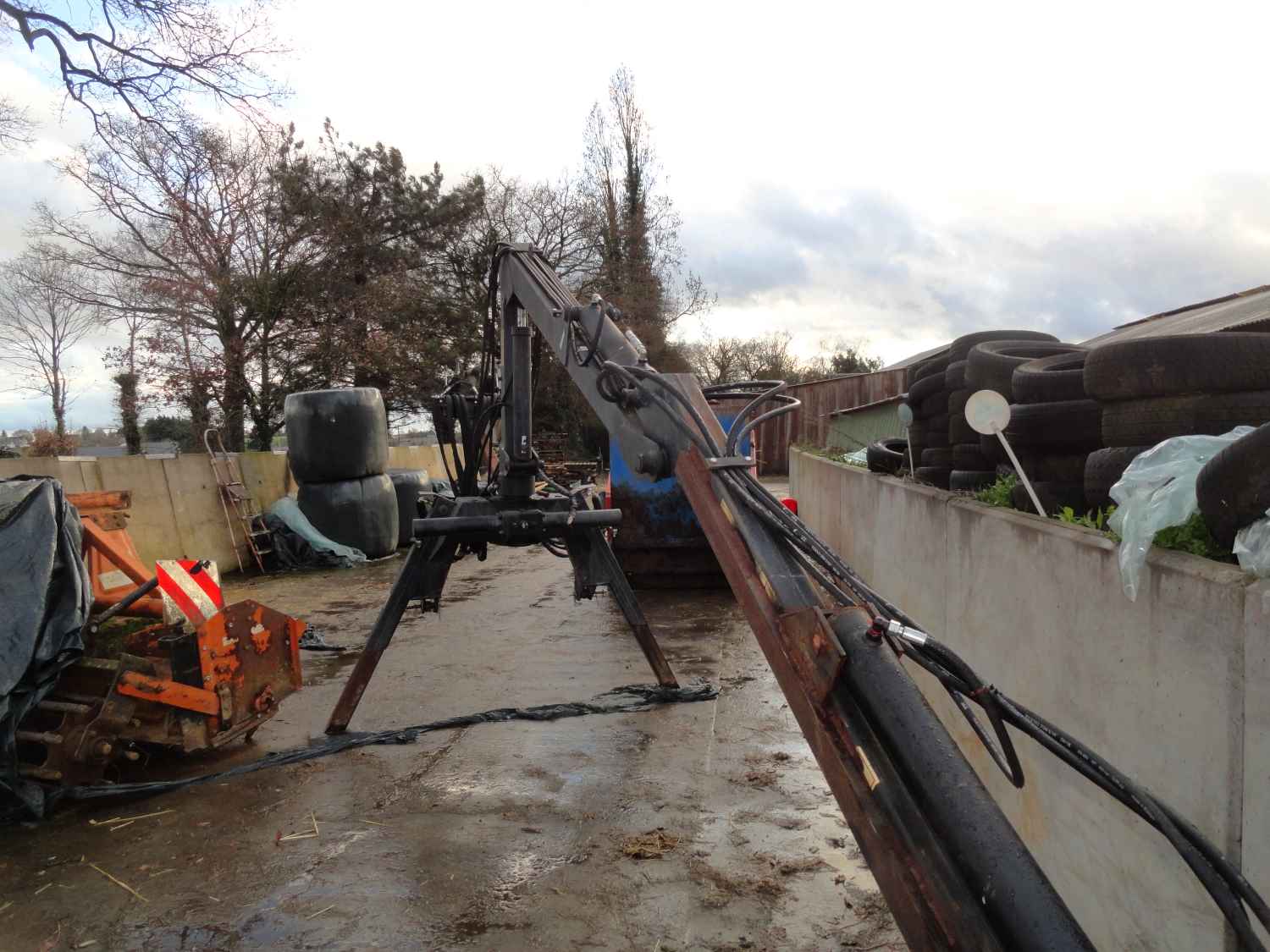 Gaëtan a renforcé le bras avec de la ferraille pour éviter qu’il ne se torde.