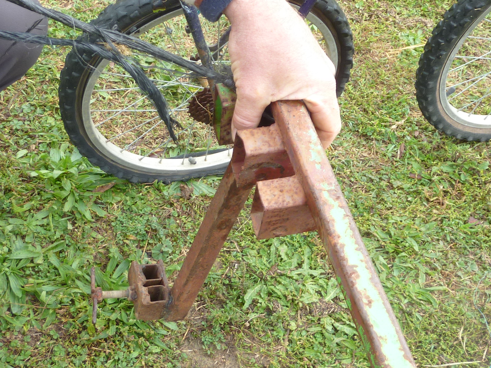 Porte-outil pour travailler au centre de la planche